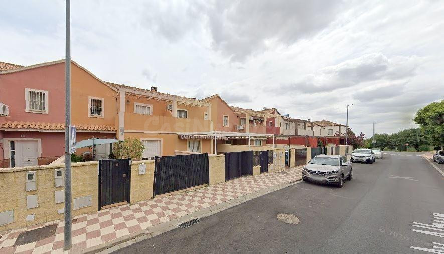 SE VENDE piso OKUPA en AVENIDA ALBUR 17 Alcalá del Río (Sevi - foto 2