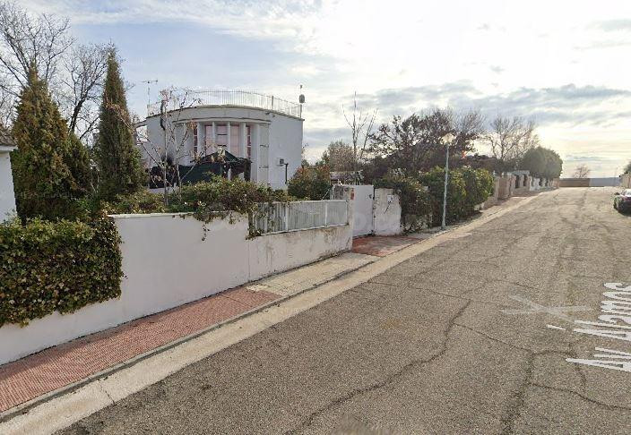 SE VENDE CASA OKUPADA en Avenida Alamos Nº 19 Villaluenga de la Sagra (Toledo)