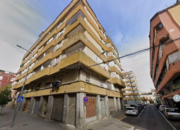 SE VENDE piso OKUPADO en Calle Angel Guimera Nº 146 Salt (Girona)