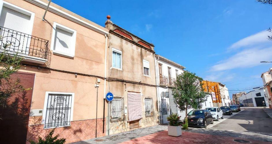 SE VENDE CASA OKUPADA en Avenida Regne De Valencia Nº 14 Beniflá (Valencia/València)