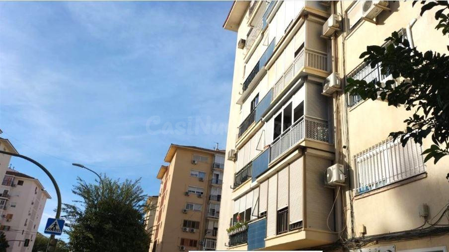 SE VENDE piso OKUPA en Avenida Ildefonso Marañón Lavi Nº 1 S - foto 3