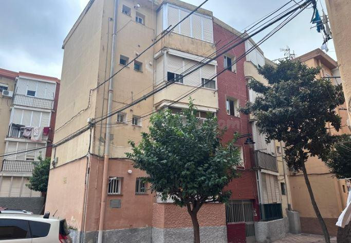 SE VENDE piso OKUPADO en Calle Sierra Guadalupe Nº 4 Algeciras (Cádiz)
