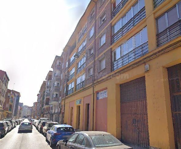 SE VENDE piso OKUPA en C CAÑADA PEREZ GALDOS 33 de León - foto 3