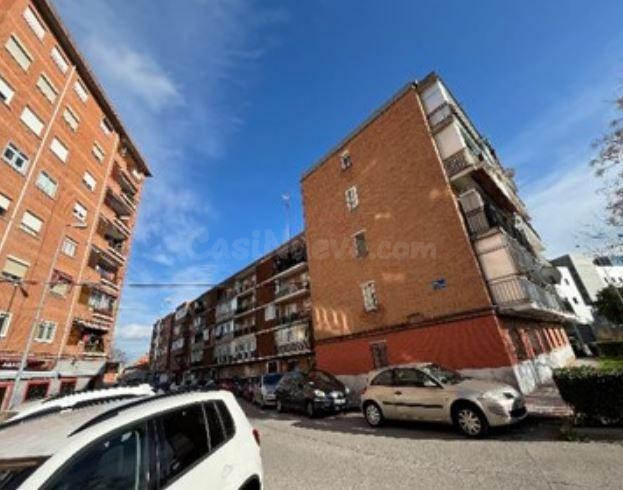 SE VENDE piso OKUPA en C estación 9 de Fuenlabrada - foto 2