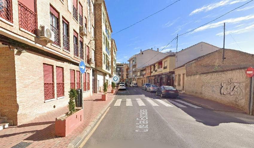 SE VENDE piso OKUPA en C CALLE ESCUELAS - foto 2