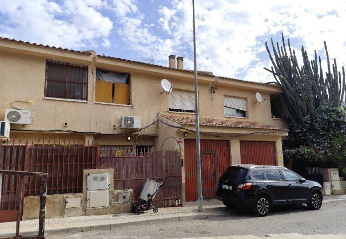 SE VENDE casa adosada OKUPA en C Castellar 1 de Murcia - foto 3