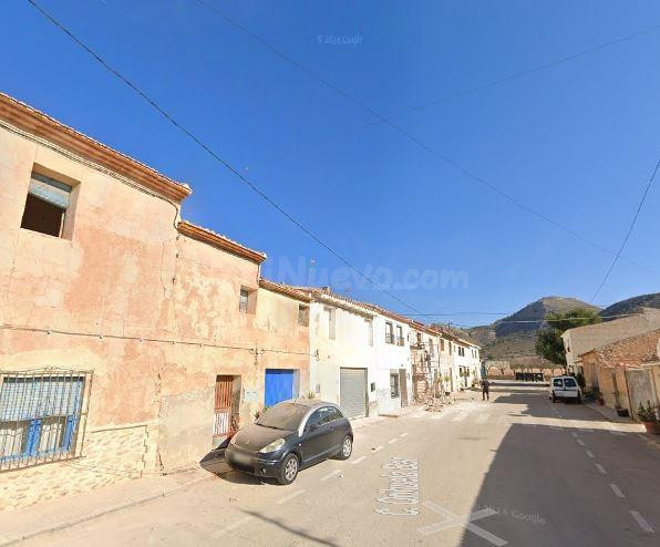 SE VENDE CASA OKUPADA en Calle Orihuela Barbarroja Nº 3 Orihuela (Alicante/Alacant)