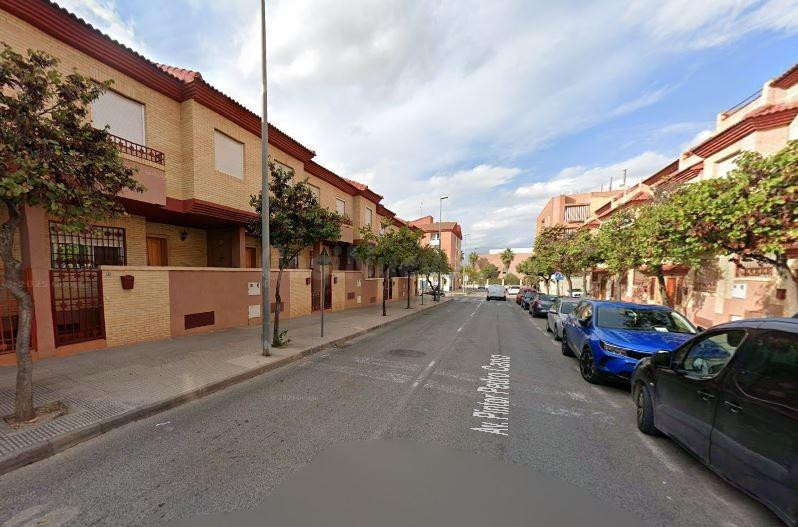 SE VENDE piso OKUPA en C AVDA PINTOR PEDRO CANO, EDIF. ESCO - foto 2