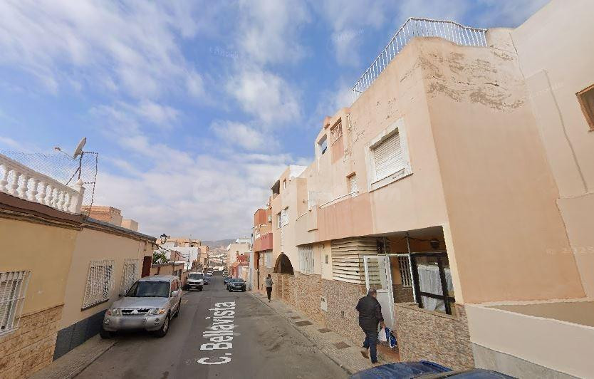 SE VENDE piso OKUPADO en C Bellavista de Viator - foto 2