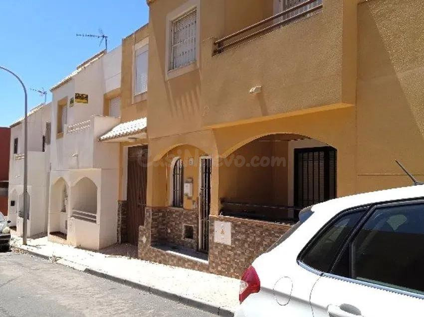 SE VENDE piso OKUPADO en Calle Bitacora Nº 7 Vícar (Almería) - foto 2