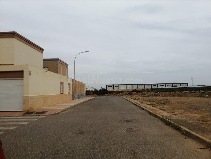 SE VENDE casa adosada OKUPADA en Calle Belmonte Nº 2 Roqueta - foto 3