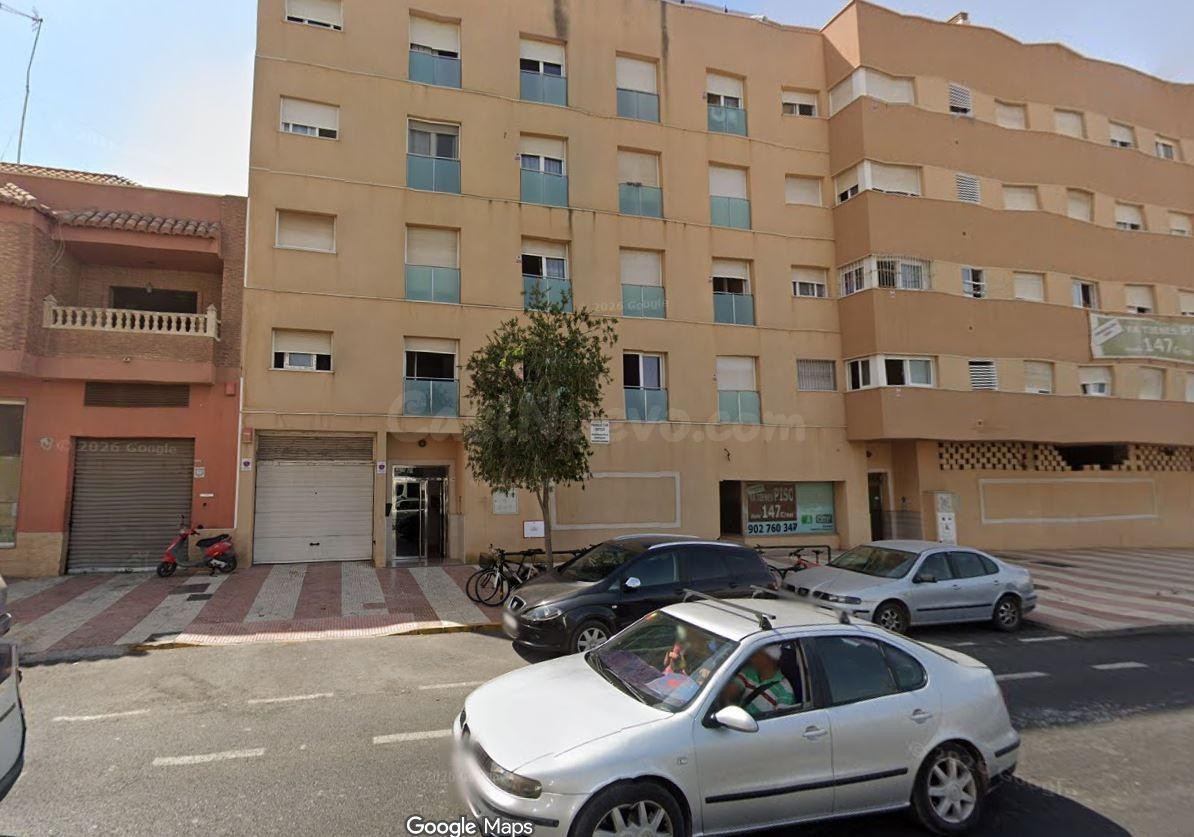 SE VENDE inmueble ALQUILADO en Roquetas de Mar - foto 2