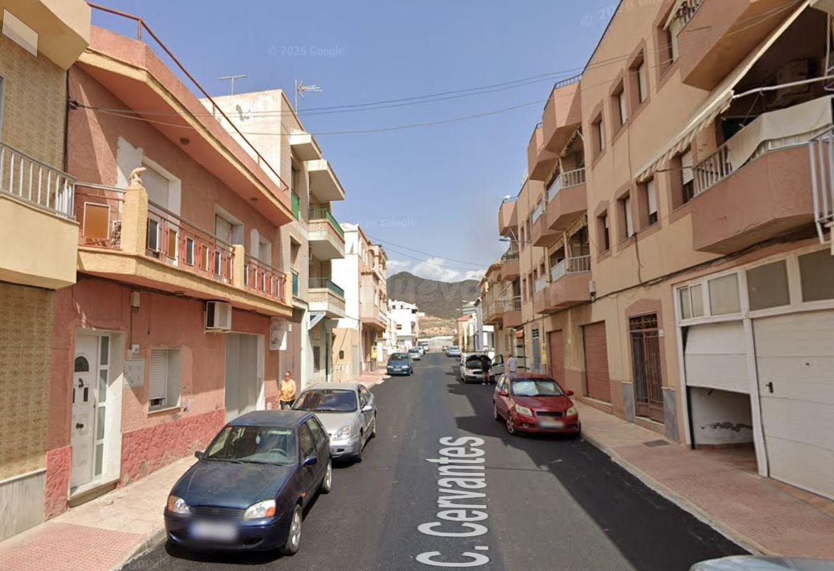 SE VENDE inmueble ALQUILADO en Vícar - foto 3