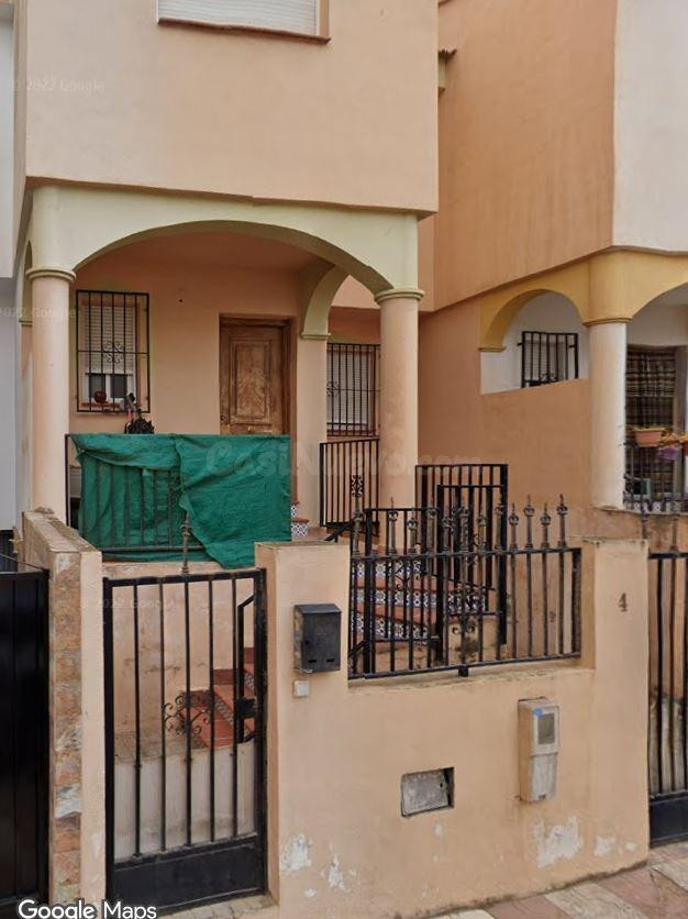 SE VENDE inmueble ALQUILADO en Cúllar Vega