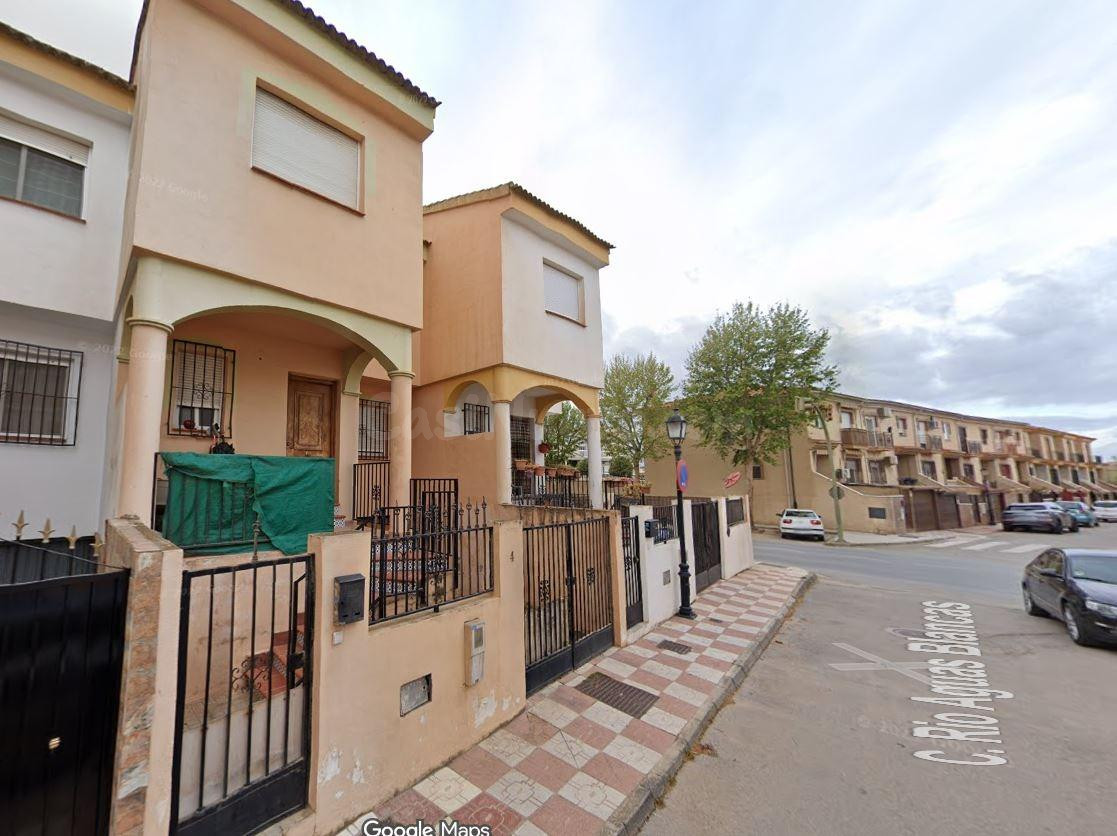 SE VENDE inmueble ALQUILADO en Cúllar Vega - foto 3