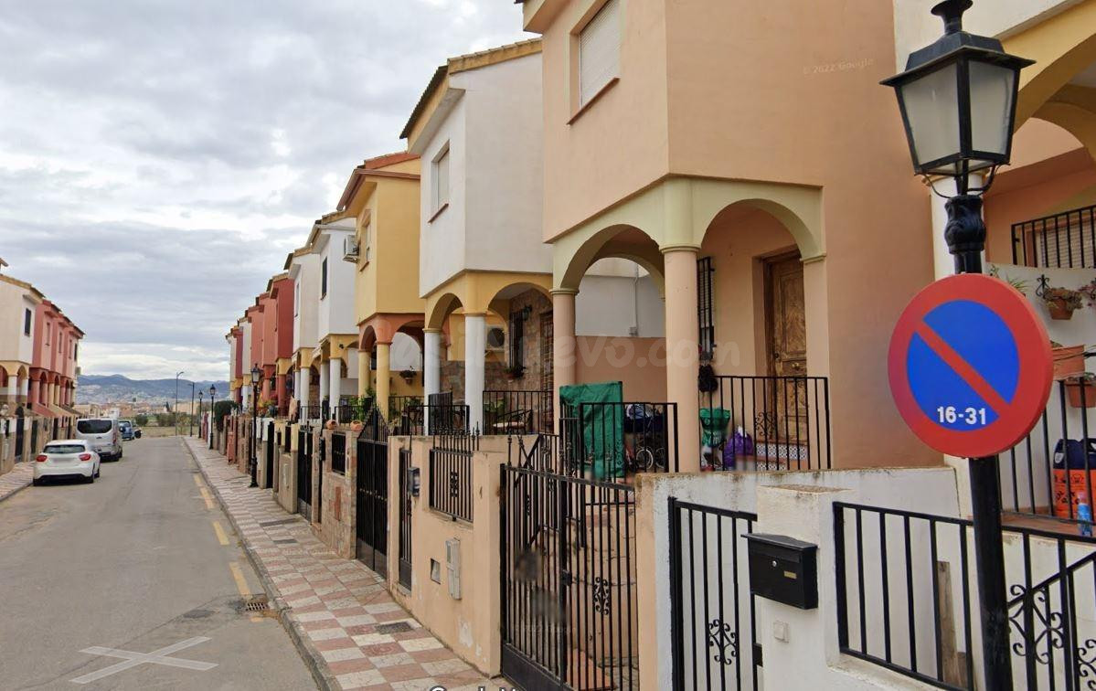 SE VENDE inmueble ALQUILADO en Cúllar Vega - foto 4
