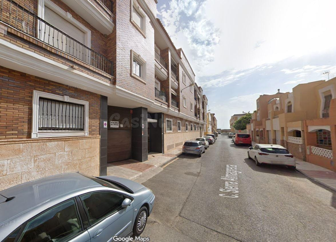 SE VENDE inmueble ALQUILADO en Roquetas de Mar - foto 4