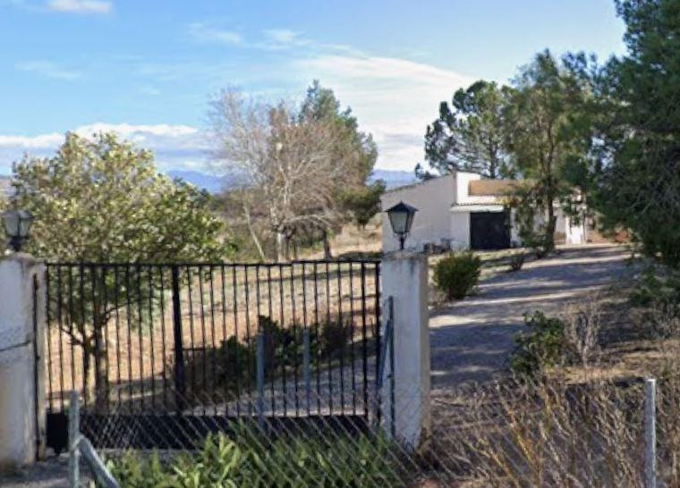SE VENDE inmueble ALQUILADO en Yecla
