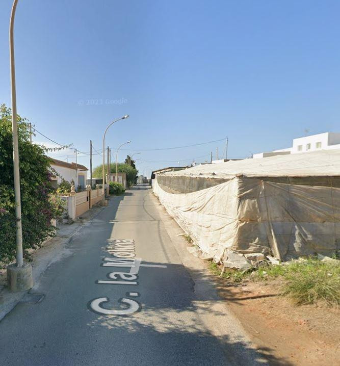 SE VENDE inmueble ALQUILADO en Roquetas de Mar
