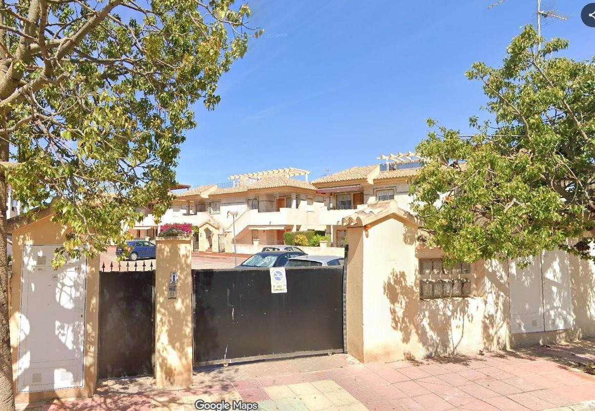 SE VENDE inmueble ALQUILADO en Alcázares (Los) - foto 2