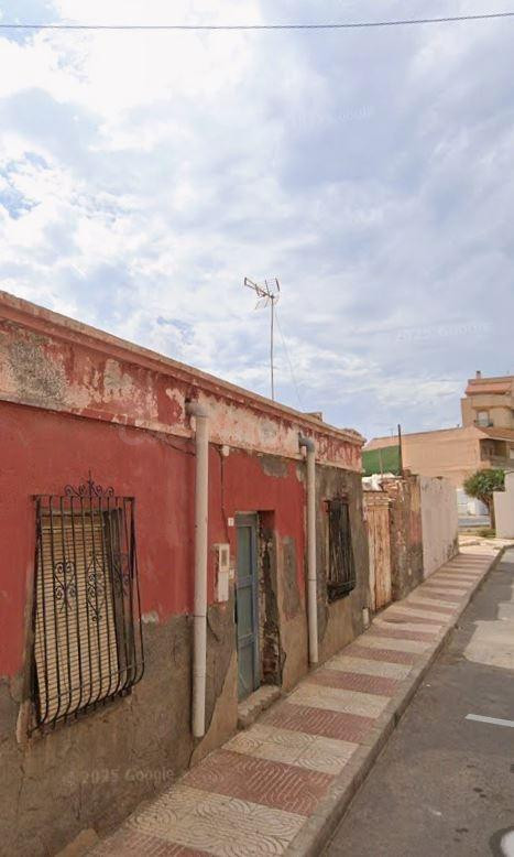 SE VENDE inmueble ALQUILADO en Roquetas de Mar