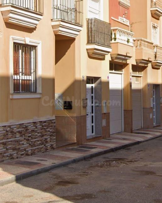 SE VENDE inmueble ALQUILADO en Roquetas de Mar