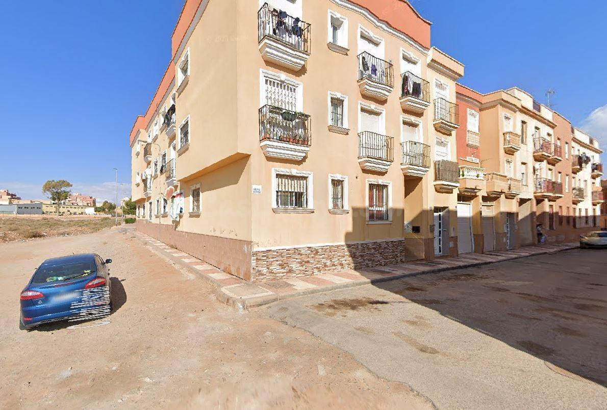 SE VENDE inmueble ALQUILADO en Roquetas de Mar - foto 3