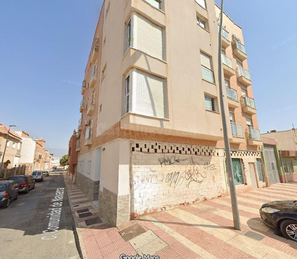 SE VENDE inmueble ALQUILADO en Roquetas de Mar - foto 2