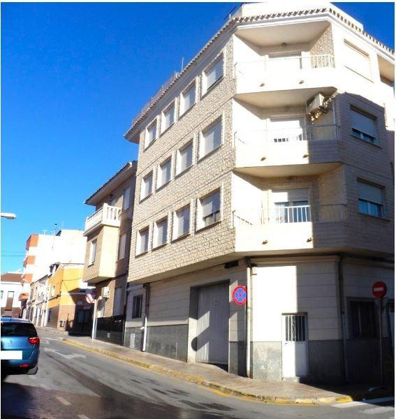 SE VENDE inmueble ALQUILADO en Yecla - foto 2