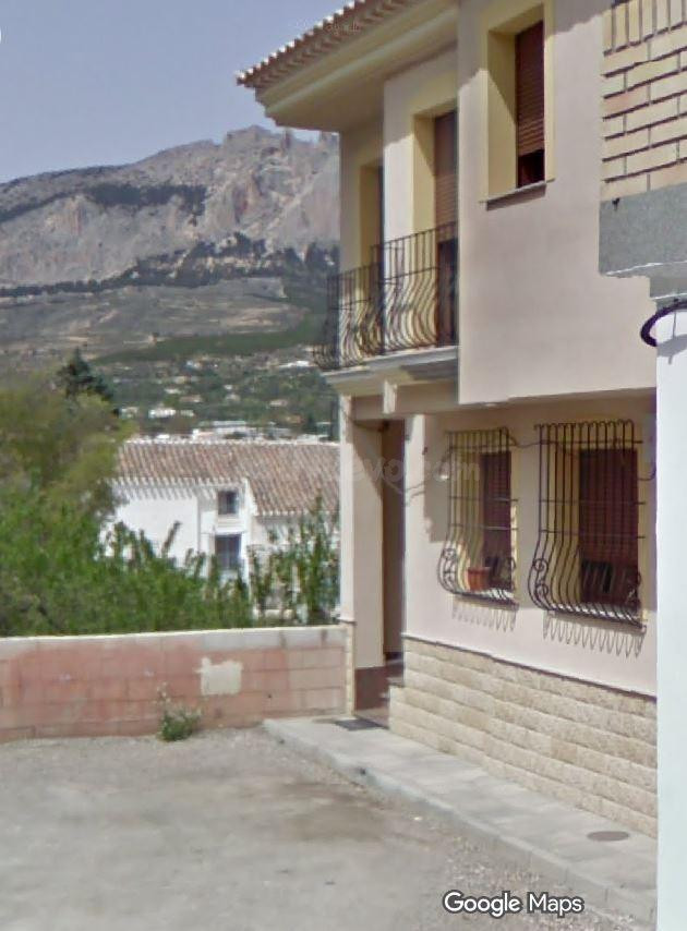 SE VENDE inmueble ALQUILADO en Vélez-Rubio