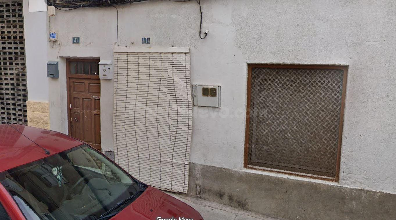 SE VENDE inmueble ALQUILADO en Abarán