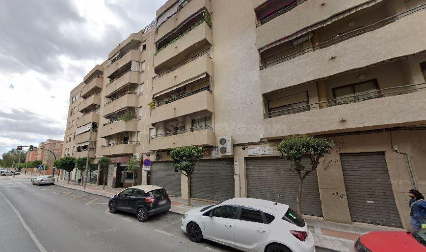 SE VENDE inmueble ALQUILADO en Elda
