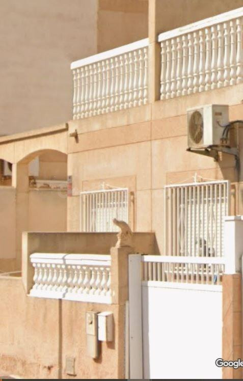 SE VENDE inmueble ALQUILADO en Roquetas de Mar