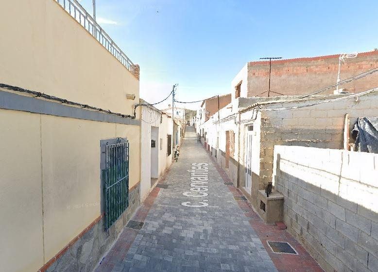 SE VENDE casa OKUPADA en CERVANTES Nº 7 Gallardos (Los) (Almería)