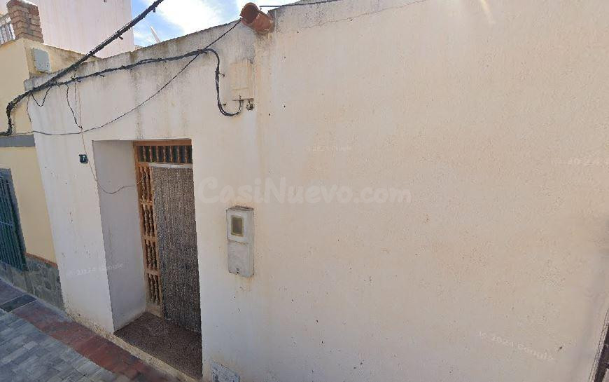 SE VENDE casa OKUPADA en CERVANTES Nº 7 Gallardos (Los) (Alm - foto 2