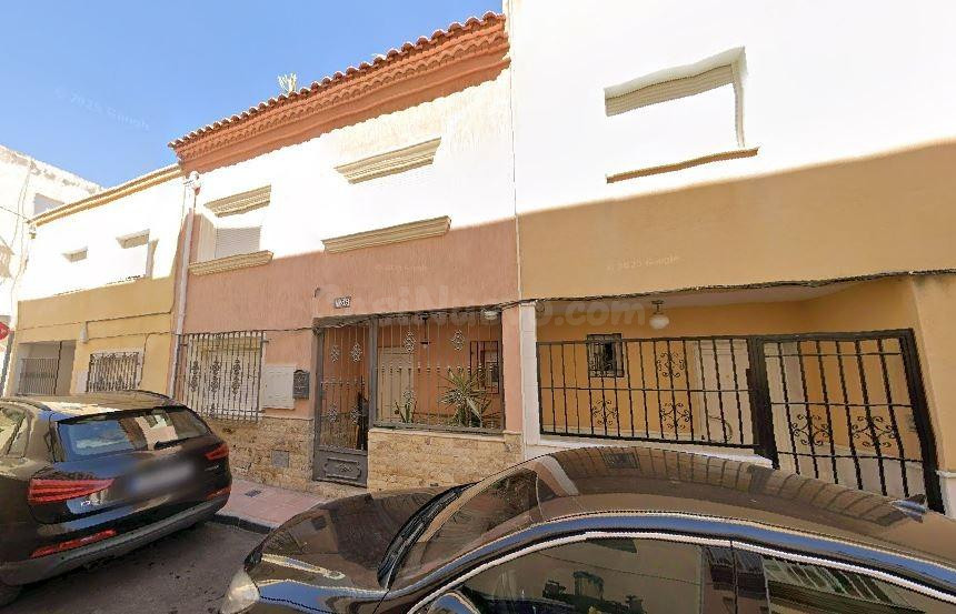 SE VENDE inmueble ALQUILADO en Albox - foto 2