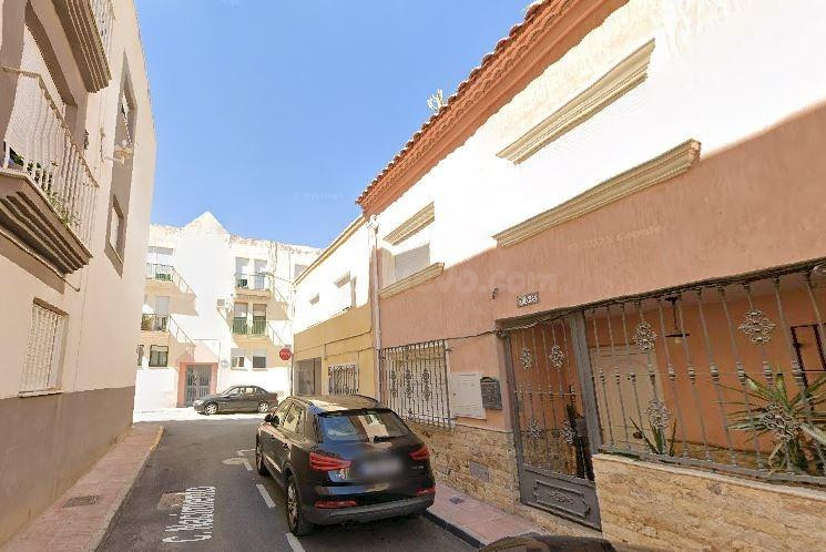 SE VENDE inmueble ALQUILADO en Albox - foto 3