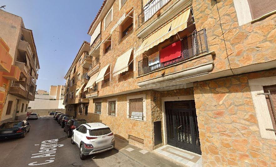 SE VENDE inmueble ALQUILADO en Águilas - foto 2