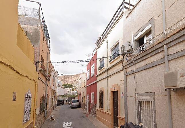Oportunidad inversión inmobiliaria en Almería capital - foto 2