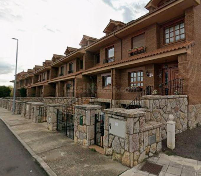 SE VENDE inmueble ALQUILADO en Sariegos - foto 2