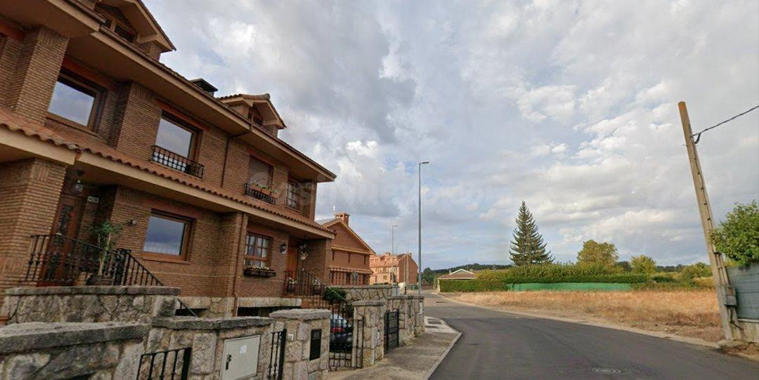 SE VENDE inmueble ALQUILADO en Sariegos - foto 3