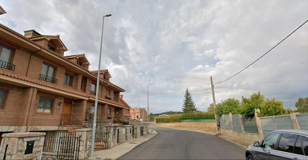 SE VENDE inmueble ALQUILADO en Sariegos - foto 4