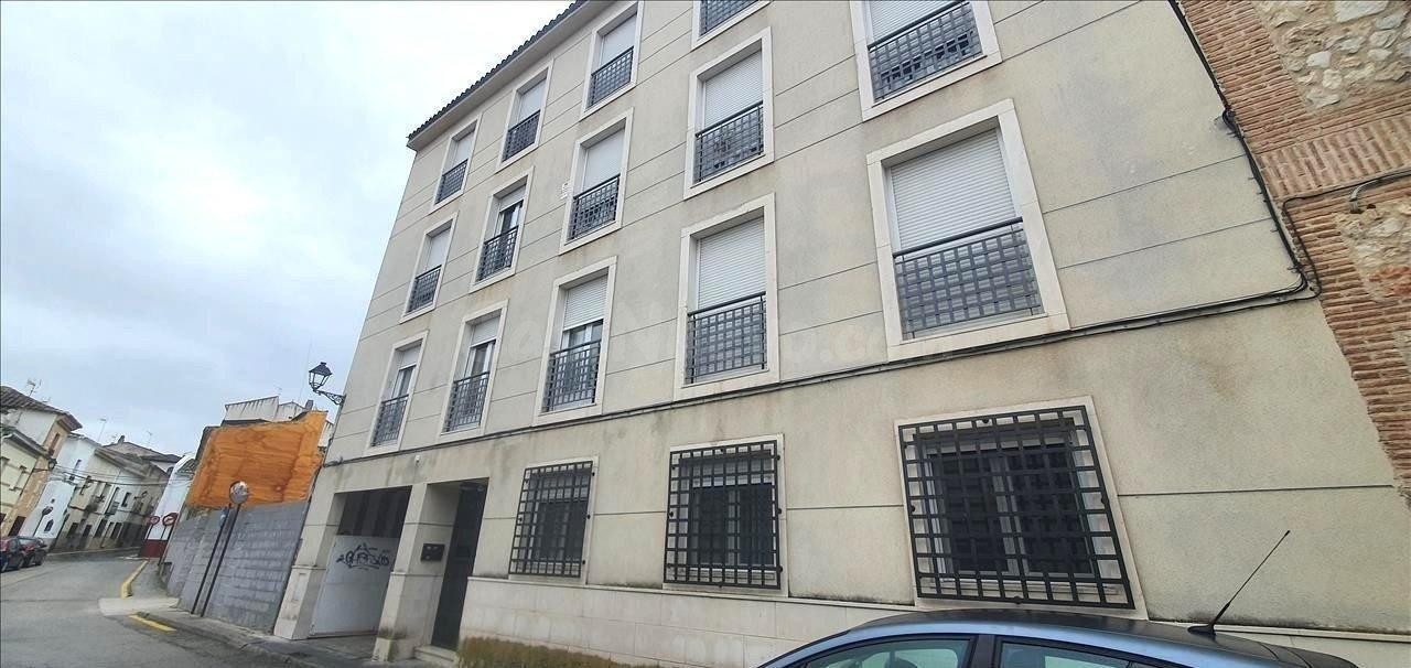 SE VENDE piso + garaje ALQUILADO en Calle Ancha S Martin Oca