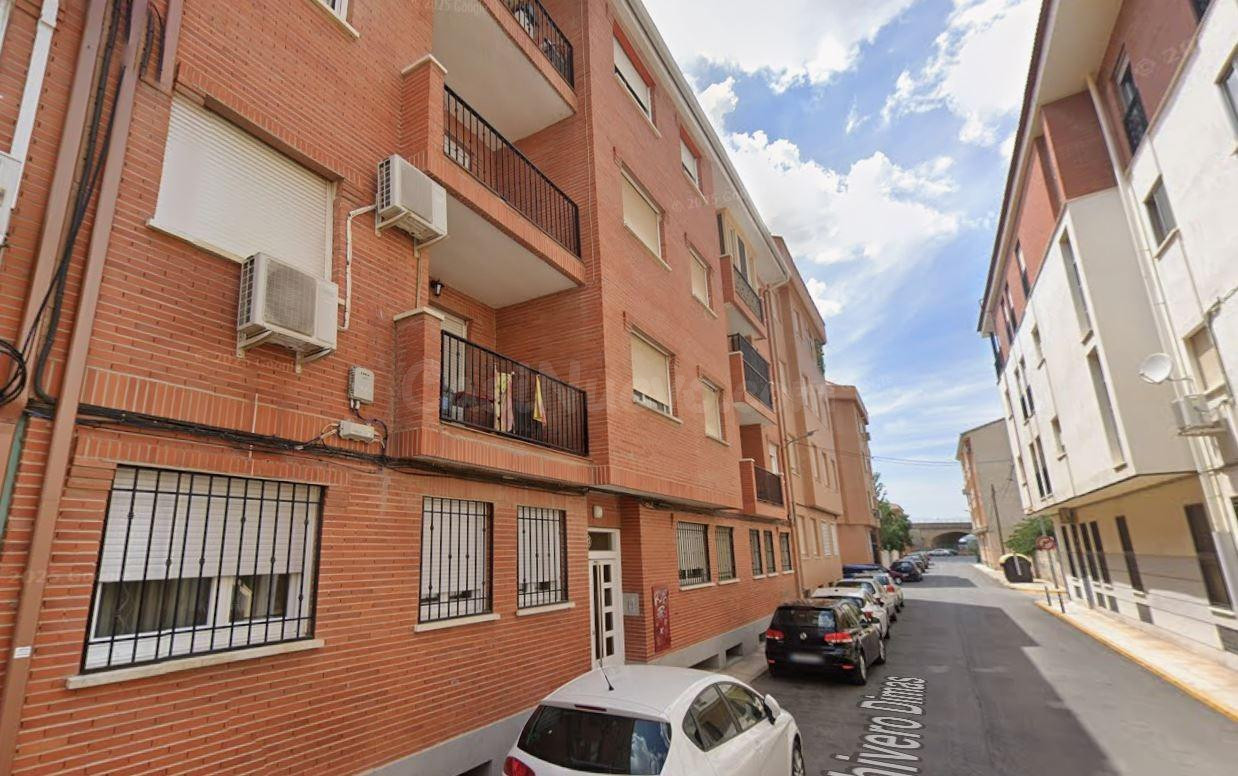 SE VENDE piso + 3 trasteros + parking ALQUILADOS en Tarancón - foto 3