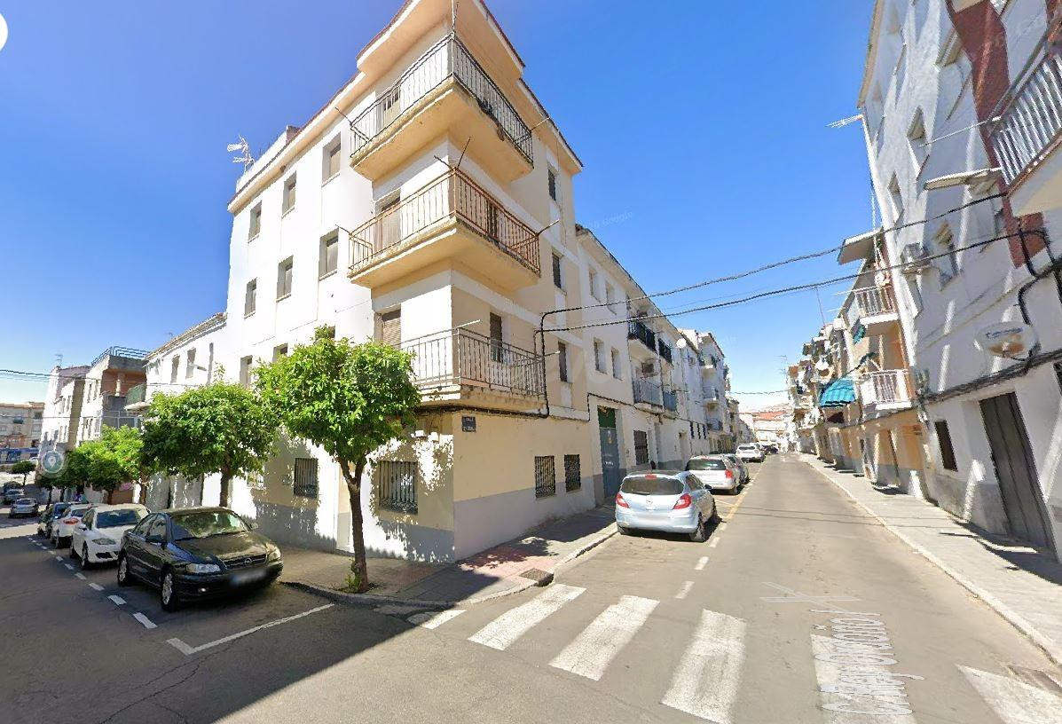 SE VENDE inmueble ALQUILADO en Coria