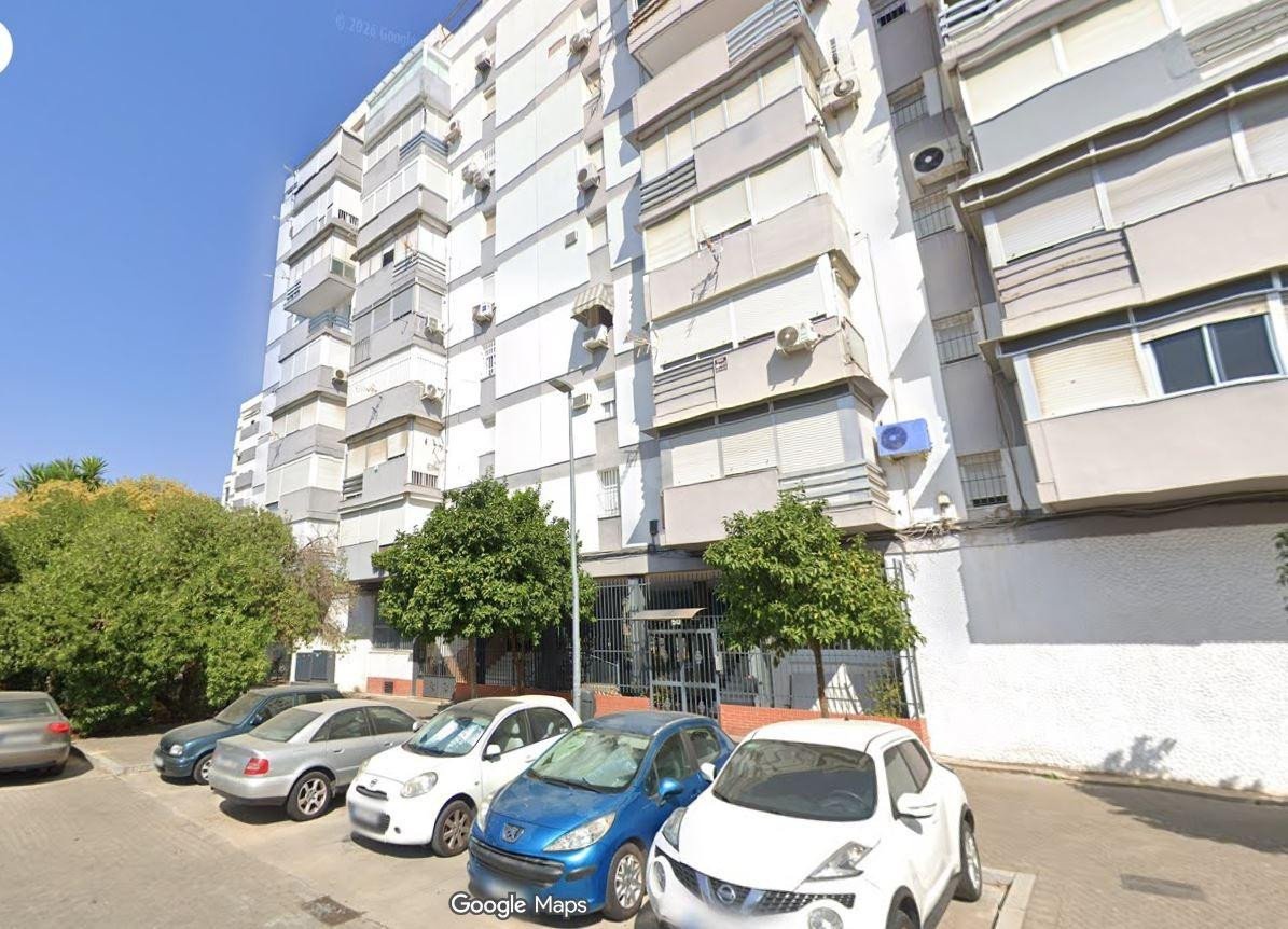 SE VENDE inmueble ALQUILADO en Sevilla