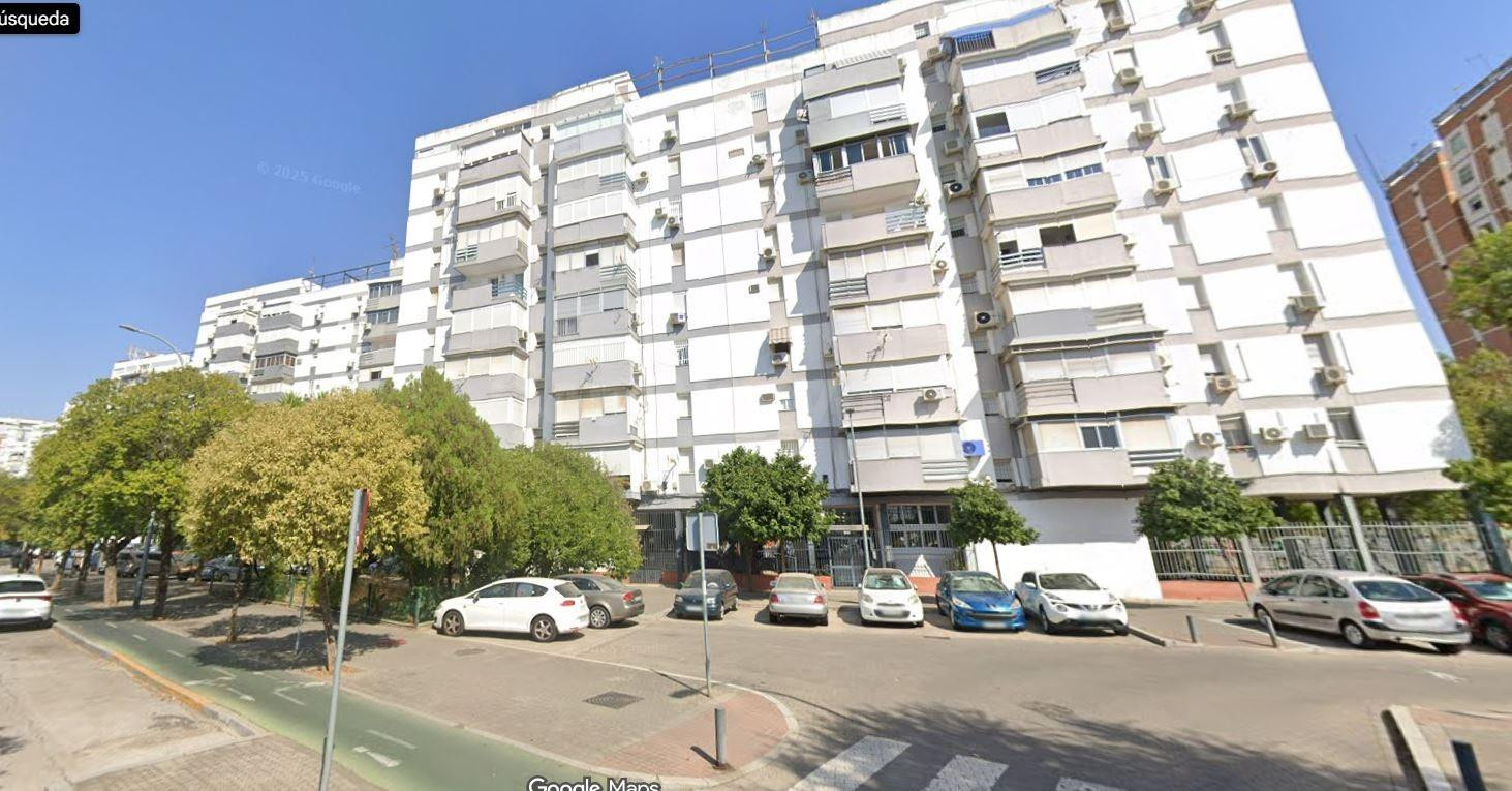 SE VENDE inmueble ALQUILADO en Sevilla - foto 3