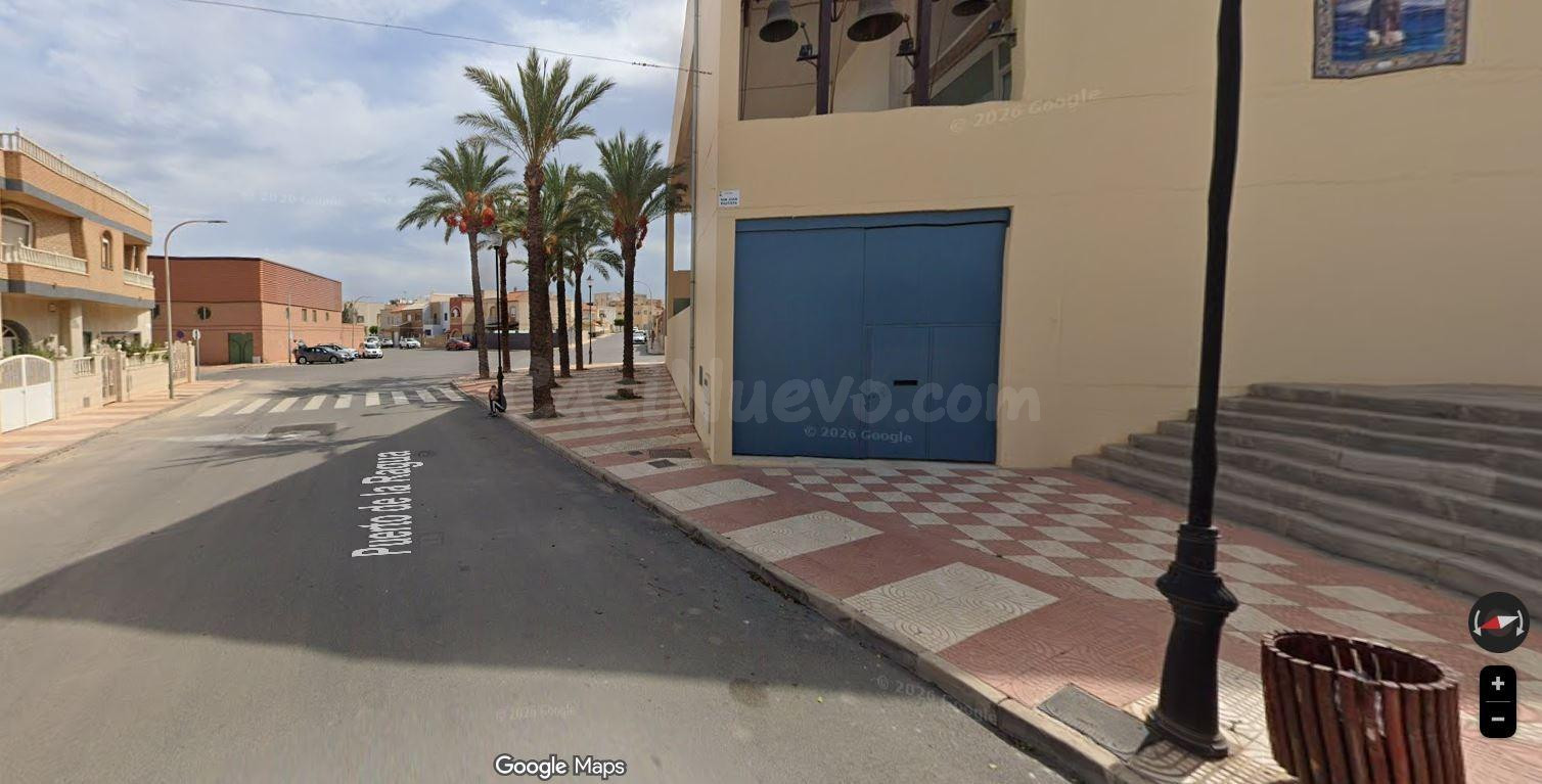 SE VENDE inmueble ALQUILADO en Roquetas de Mar