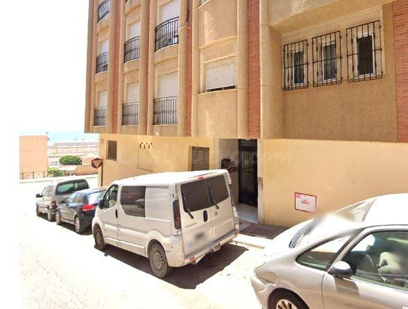 SE VENDE inmueble ALQUILADO en Adra - foto 2