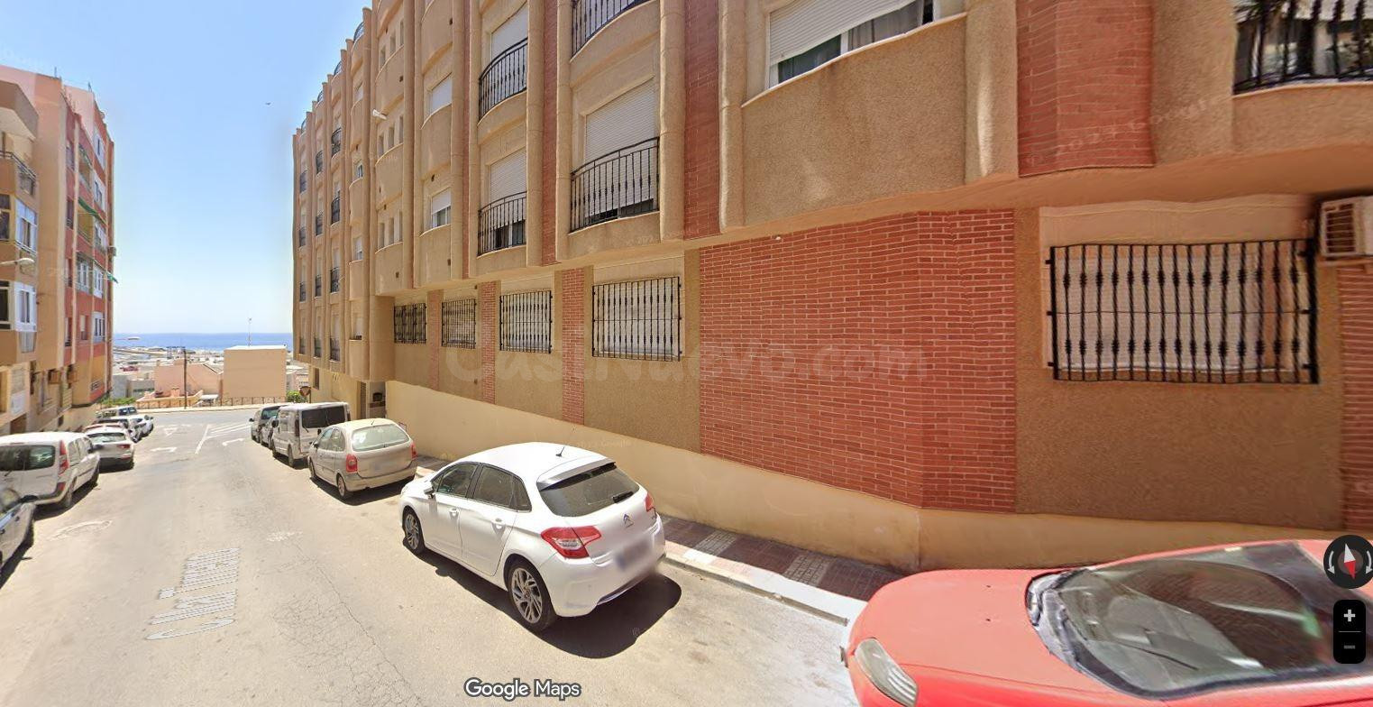 SE VENDE inmueble ALQUILADO en Adra - foto 3
